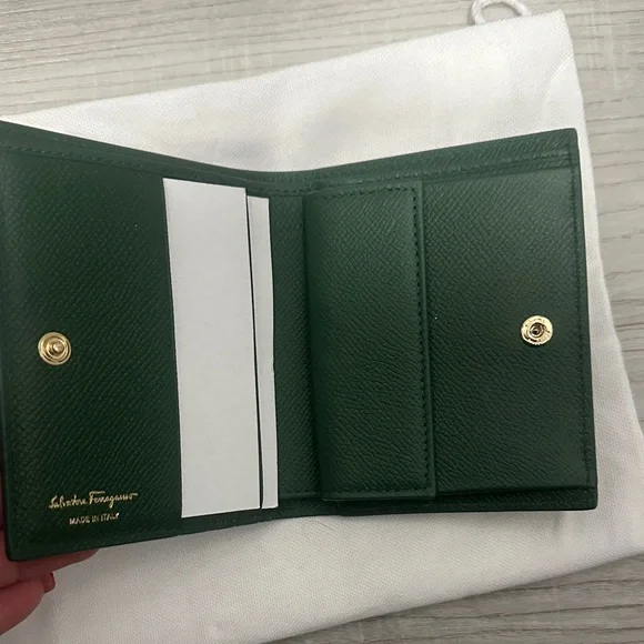 NWOT Salvatore Ferragamo Forest Green Leather Card Holder - Picture 2 of 7